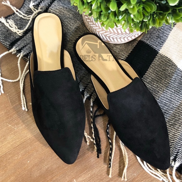 RESTOCKED❤️Everyday Essential Pointed Black Mules - Picture 2 of 5